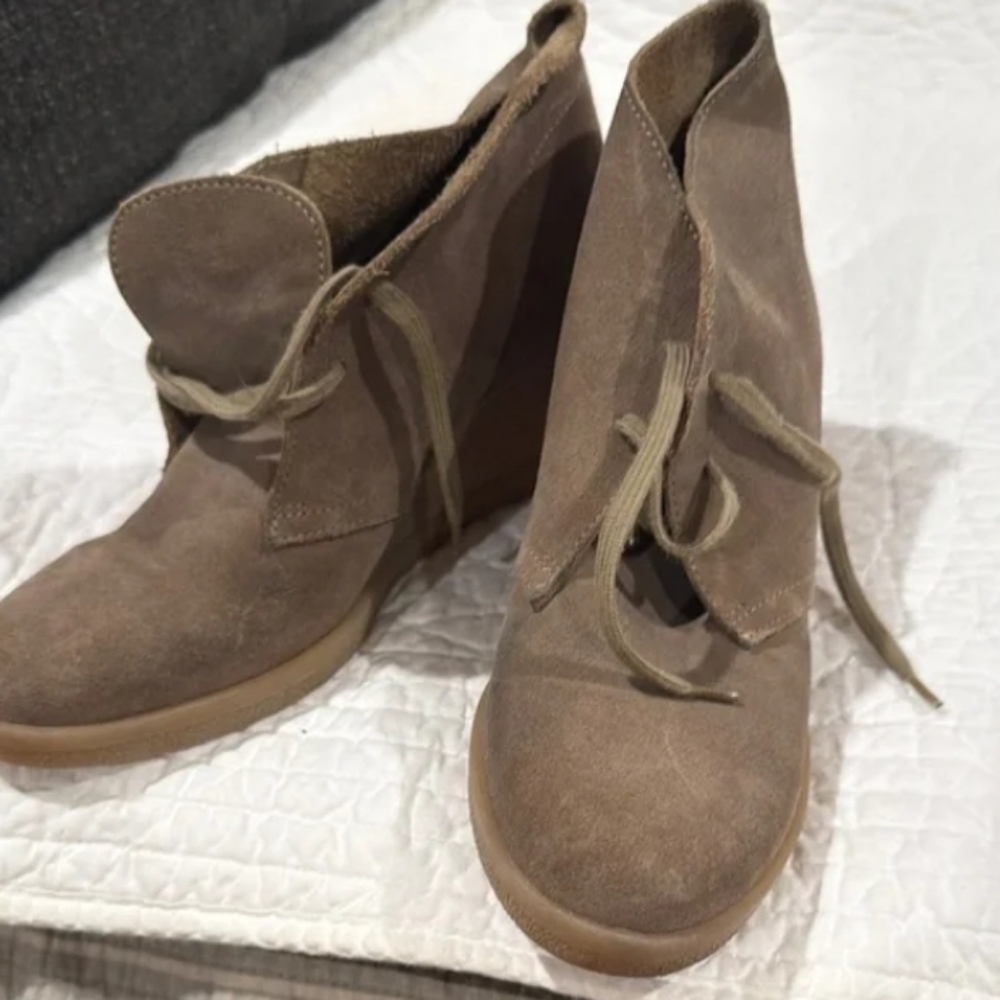 Brown lace up boots suede leather